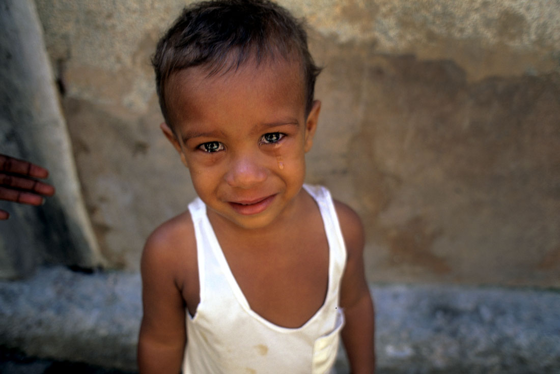 Kid crying in Cuba